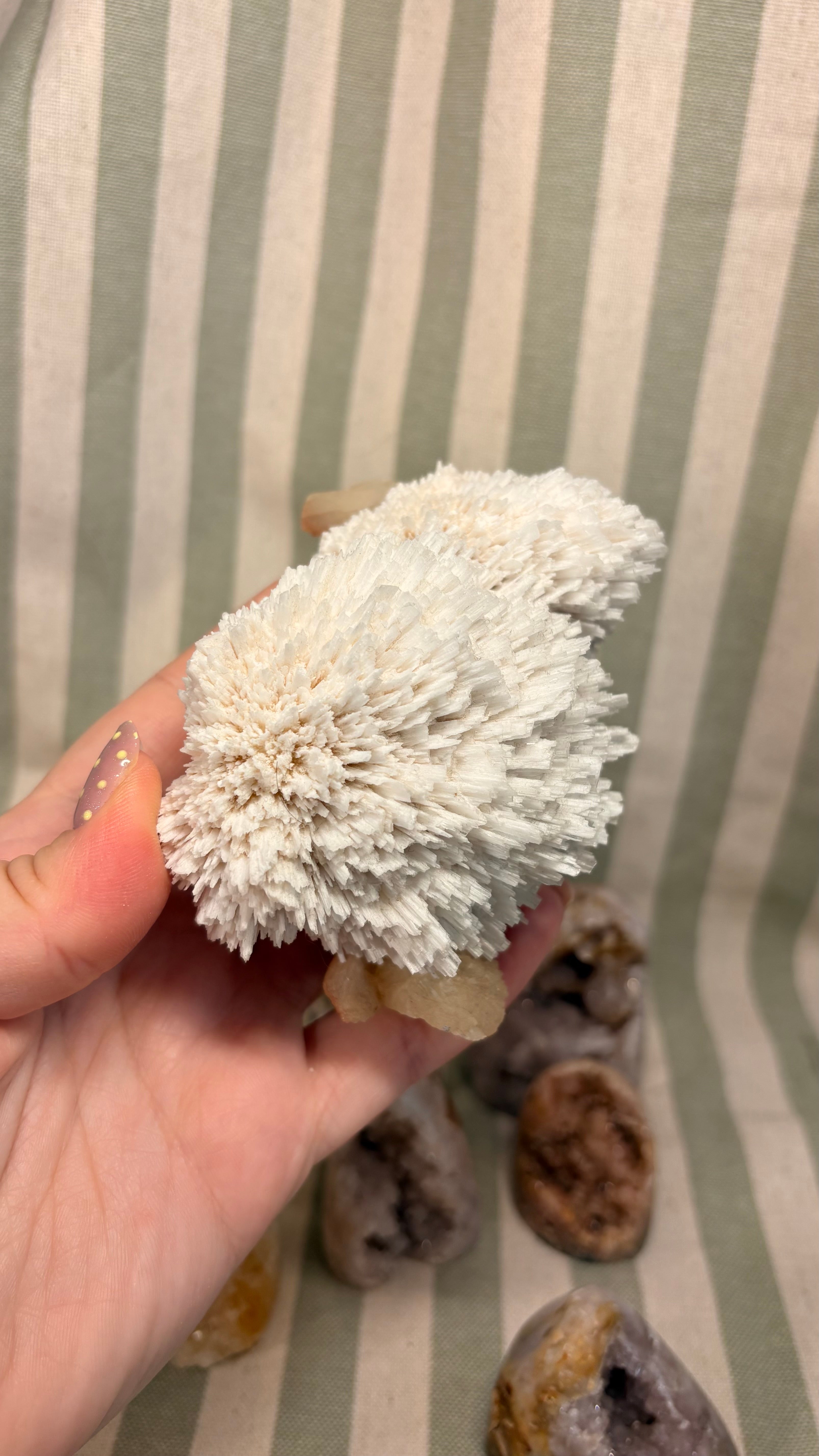 scolecite on stilbite