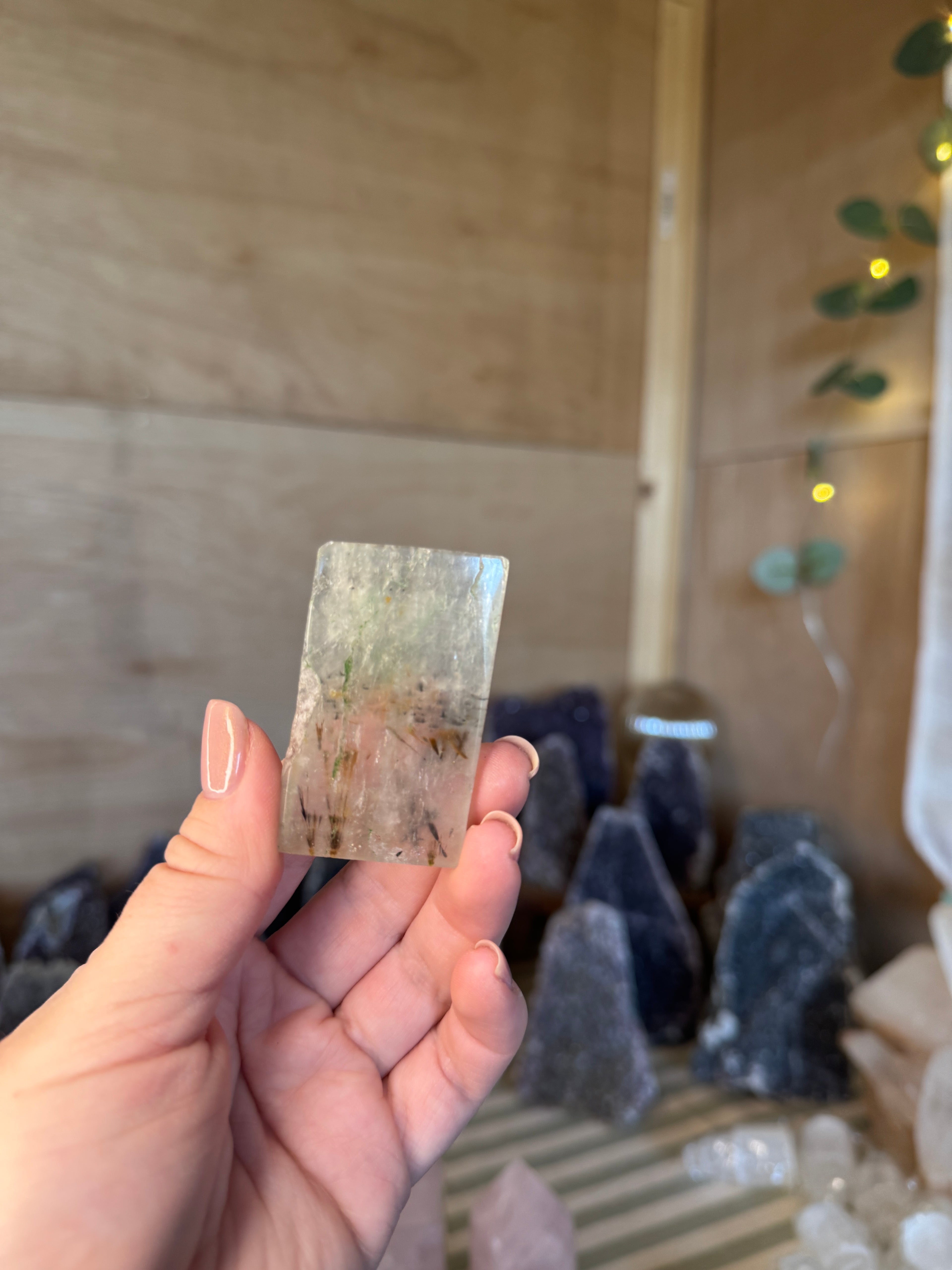 Included garden quartz slice